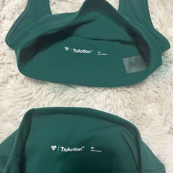 Aritzia matching workout set - Picture 2 of 3